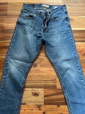 Wrangler regular taper blue jeans medium wash
